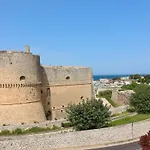 Elegant House In The Castle Area Calipso *